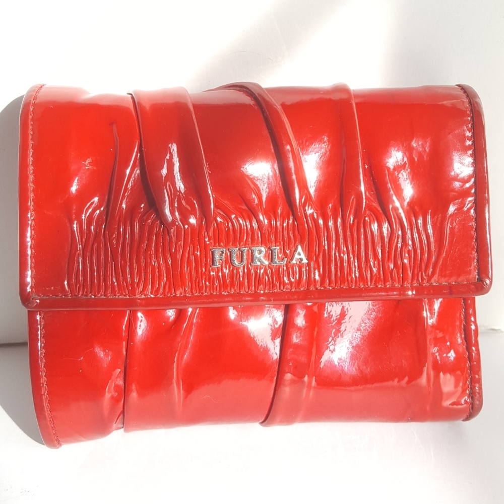 FURLA Red Patent Leather Bifold Wallet 😍 Lots of Compartments